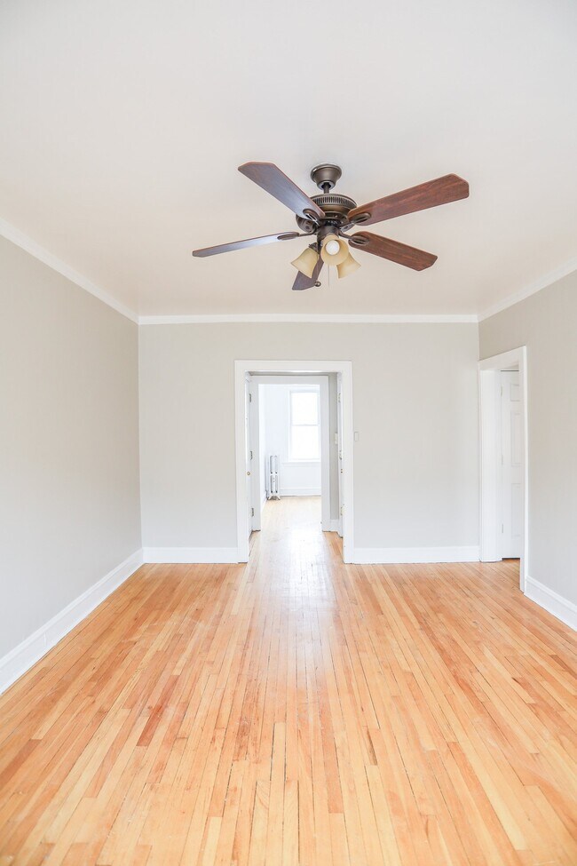 Photo - 4520 N Damen Ave (Chicago, IL) Apartment