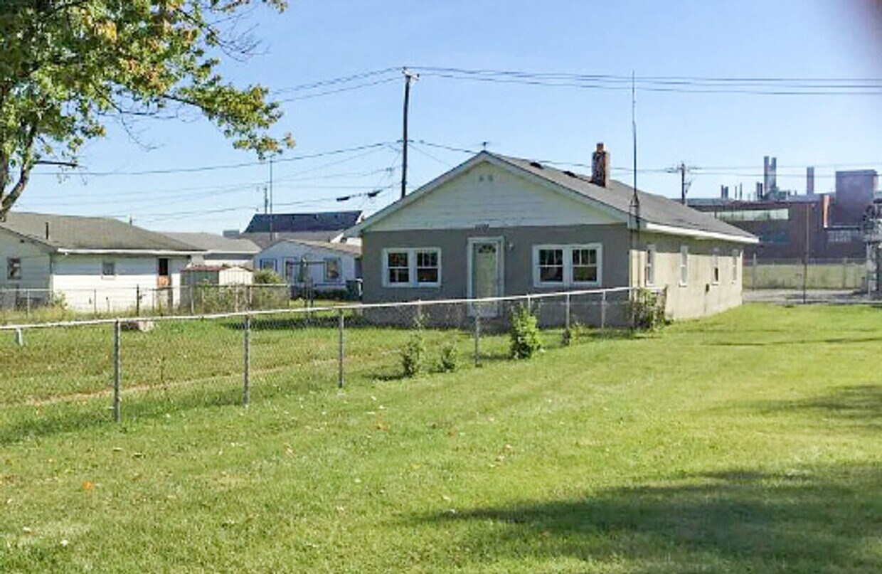 Foto principal - 4 Bedroom / 2 Bath near park