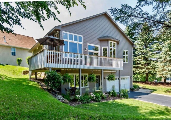 Building Photo - Magnificent Eagan Custom 4 Level Home