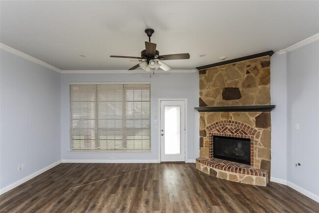 Building Photo - 7044 Miramar