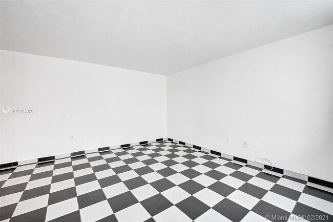 Building Photo - 701 Collins Ave