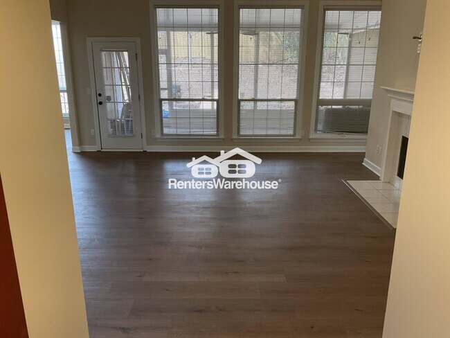 Foto del edificio - 215 Blue Spruce Cir