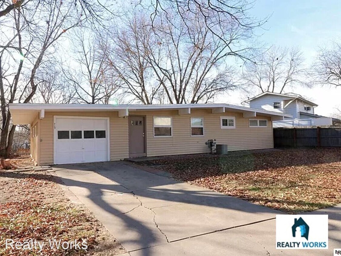 Foto principal - 3 br, 1 bath House - 719 E Eldora Lane