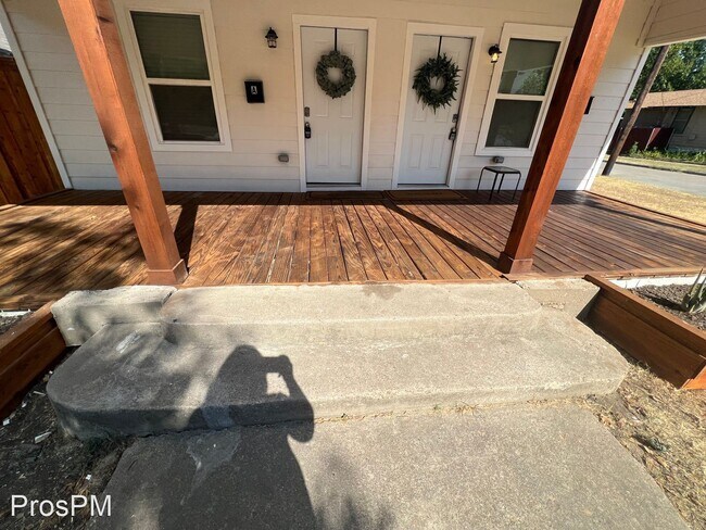 Foto del edificio - 3 br, 3 bath House - 2745 May Street