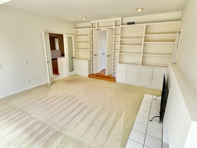 Building Photo - 5629 Marialinda St