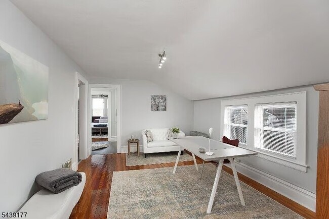 Foto del edificio - 35 Hazelwood Rd