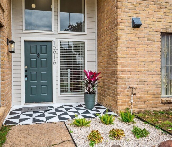 Foto del edificio - 10916 Village Bend Ln