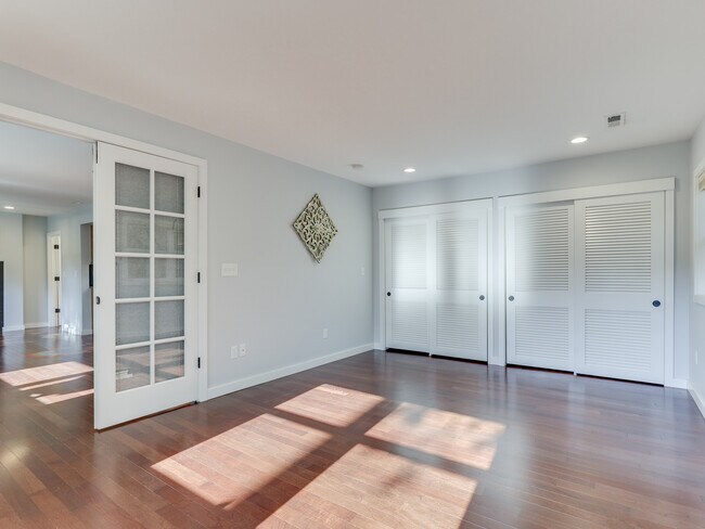 Foto del edificio - 7421 S Miles Pl