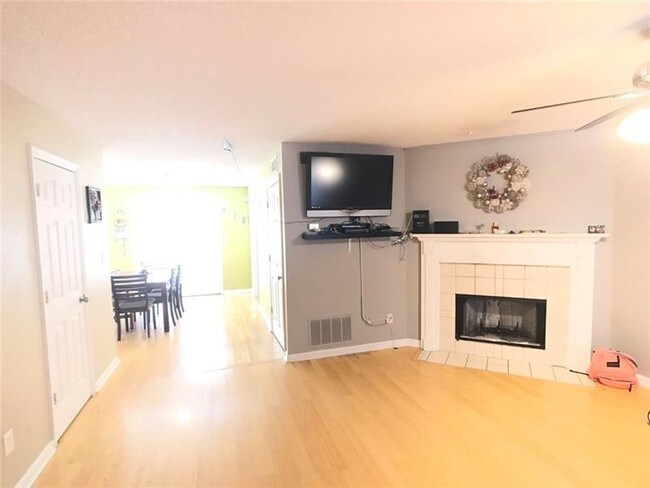 Building Photo - 1056 Wedgewood Ln