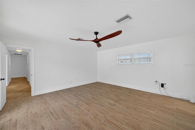 Foto del edificio - 516 W Davis Blvd