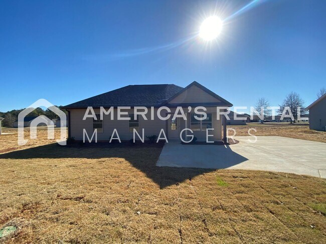 Foto del edificio - Wonderful Home for Rent in Talladega, AL... Available to View Now!!!