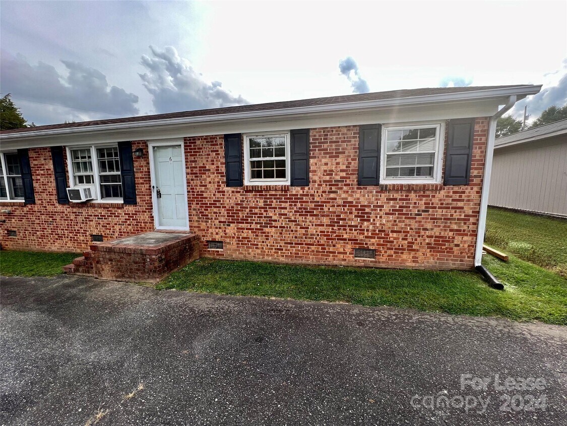 Primary Photo - 610 Hester Dr