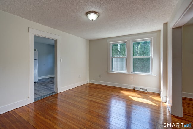 Foto del edificio - 12 Addison Rd