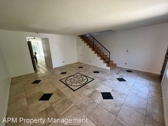 Building Photo - 4 br, 2.5 bath House - 130 E 77th St.