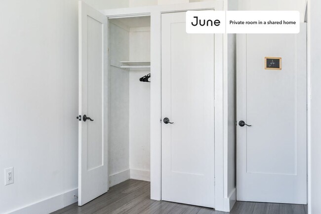 Foto del edificio - Room in Shared 2 bed/1 bath home