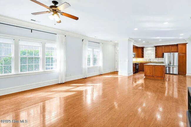 Foto del edificio - 3347 Jasper Pl