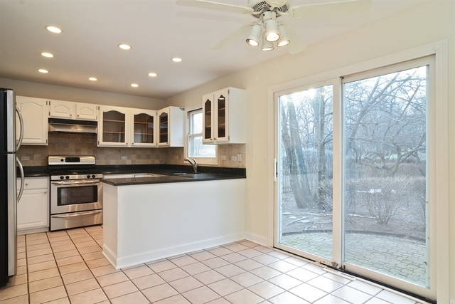 Building Photo - 1110 S Plum Tree Ln