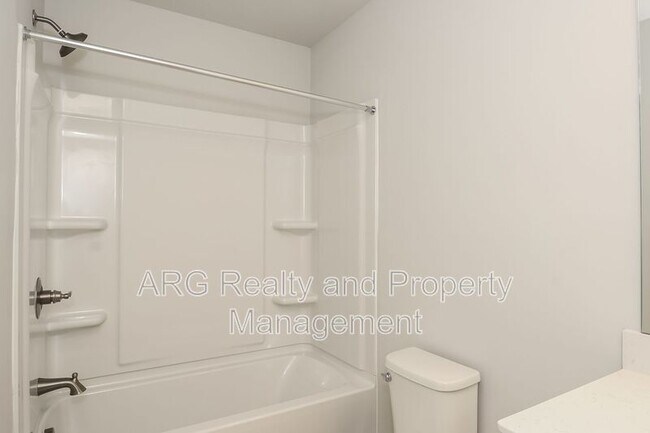 Building Photo - 17 Camellia Dr