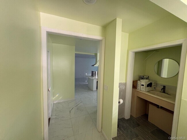 Foto del edificio - 79 Monhagen Ave