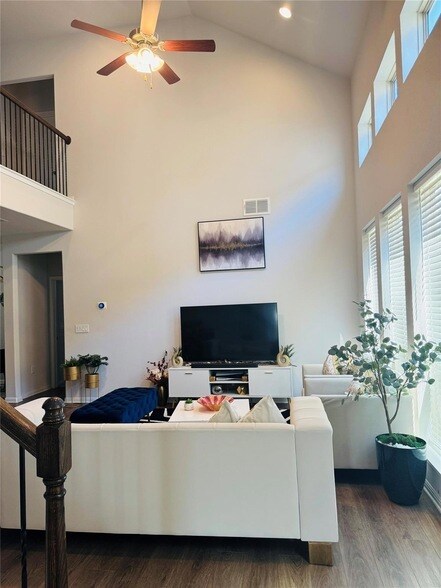 Foto del edificio - 349 Rend Dr