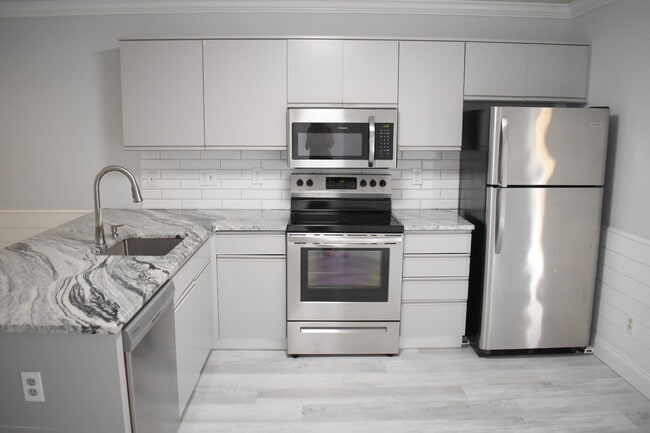 Building Photo - 522 S Kerr Ave