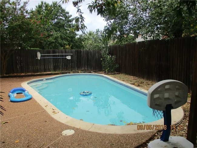 Building Photo - 1365 Daffodil Ln