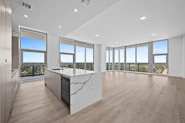 Building Photo - 220 Lake Shore Dr