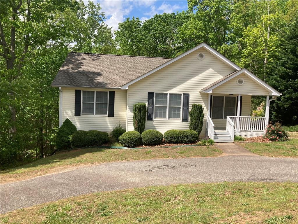 Foto principal - 142 Cedar Springs Ln