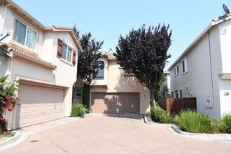 Building Photo - 2145 Kingsbury Cir