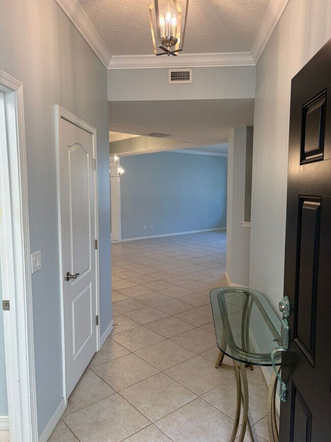 Foto del edificio - 1202 Makarios Dr