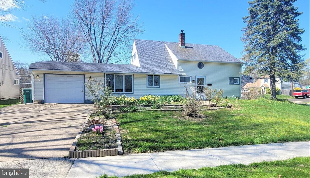 Primary Photo - 251 Holly Dr