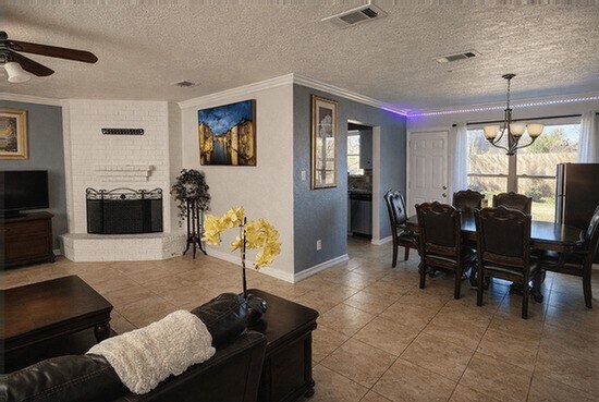 Foto del edificio - 8223 Swan Meadow Ln