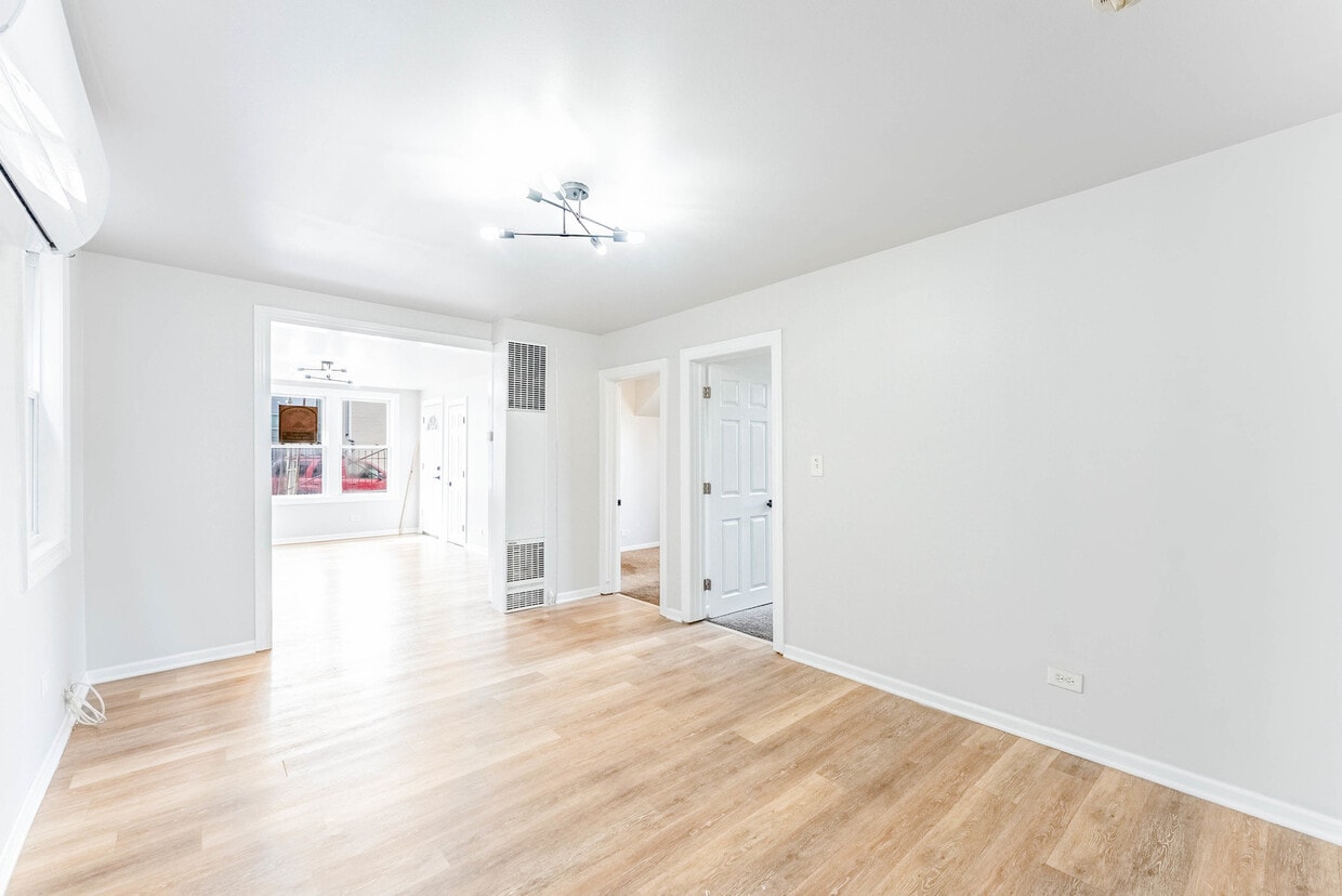 Foto principal - 3807 S Albany Ave