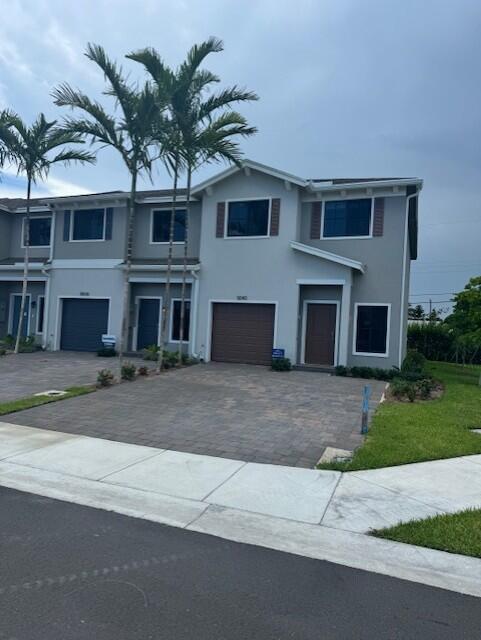 Foto principal - 5040 Elderberry St