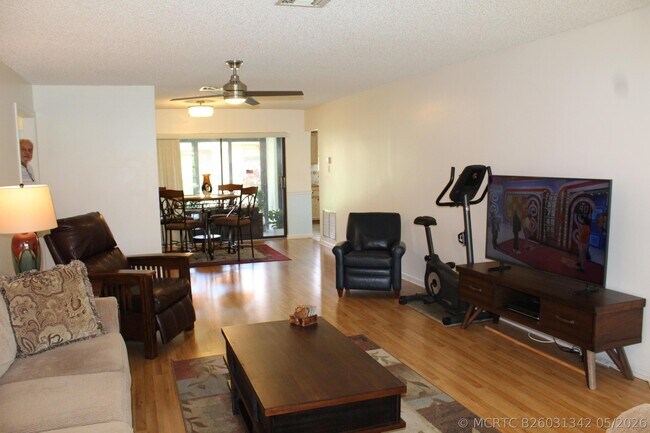 Foto del edificio - 4525 Nutmeg Tree Ln