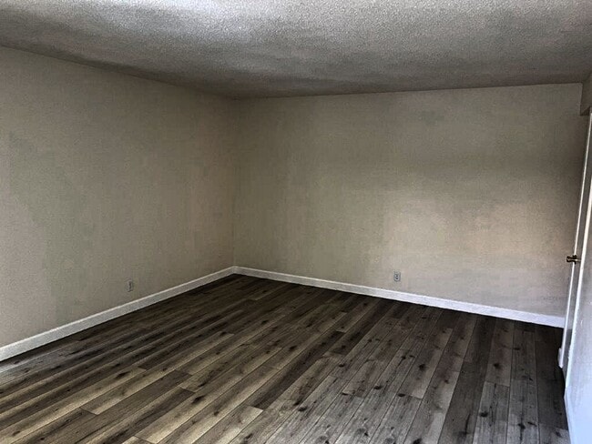 Foto del edificio - Remodeled 2 Bedroom Duplex w/ 1 Car Garage *Star Rentals