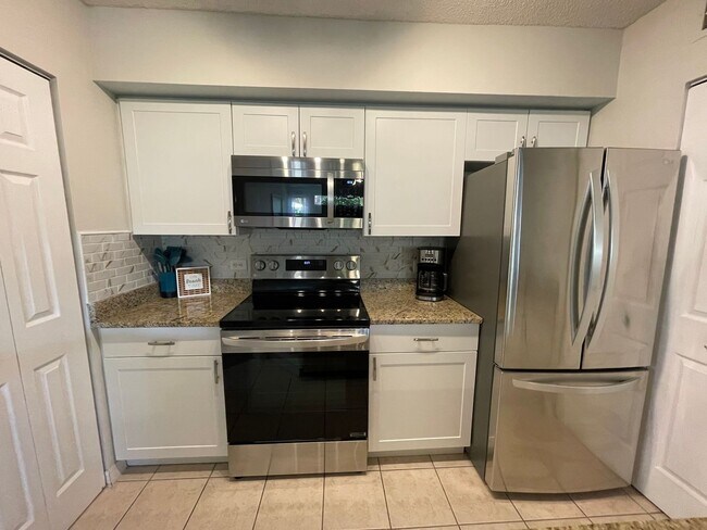 Foto del edificio - 8870 Colonnades Ct W