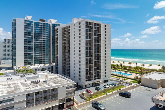 Building Photo - Oceanfront Plaza