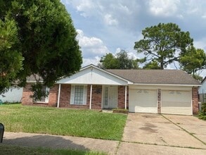 Building Photo - 11610 Pine Knoll