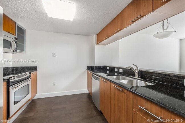 Building Photo - 1 br, 1 bath Condo - 1800 N Bayshore Dr Ap...