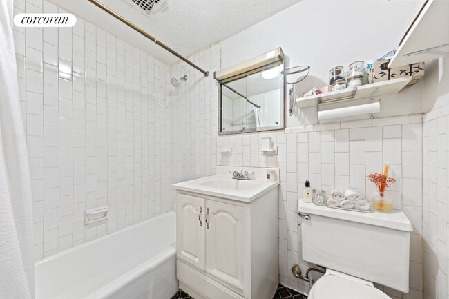 Foto del edificio - 250 W 15th St