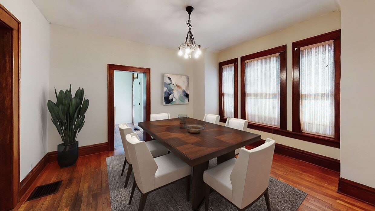 Primary Photo - 6 BEDROOMS + 2 FULL BATHROOMS Single Famil...