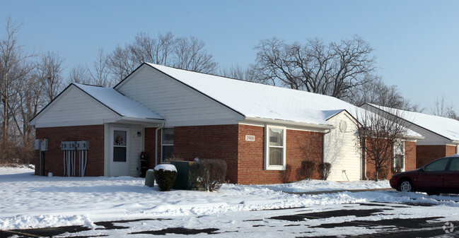 Building Photo - Grand Oaks