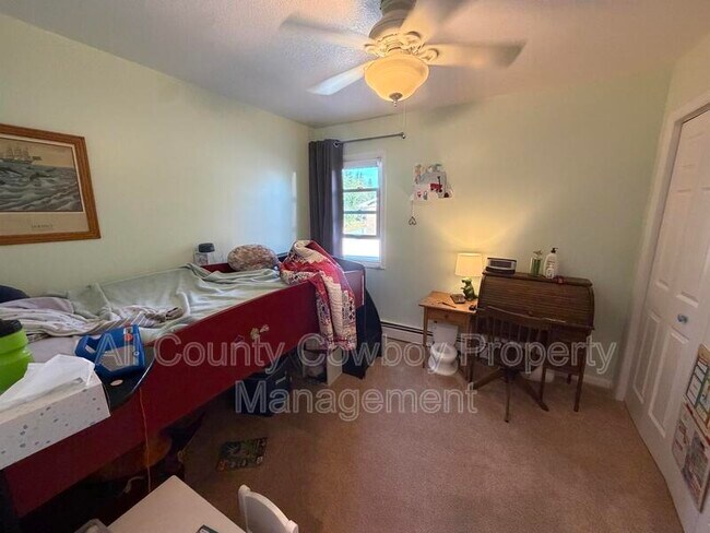 Foto del edificio - 328 E Stuart St
