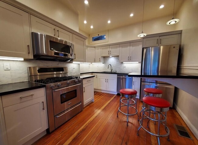 Building Photo - 640 Ashbury St