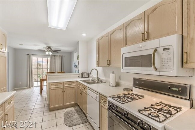 Foto del edificio - 8465 Blazing Sun Ave