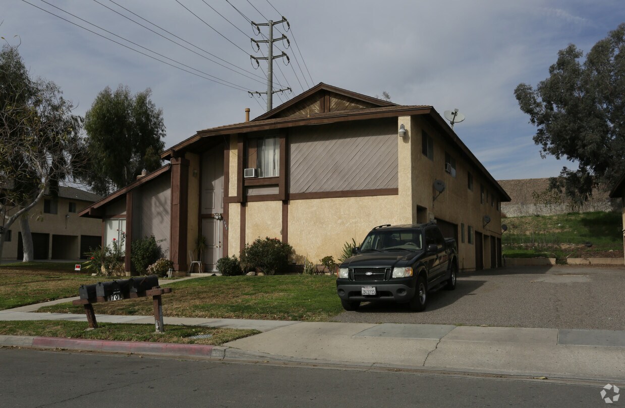 Foto del edificio - 1701 E Fairfield Ct