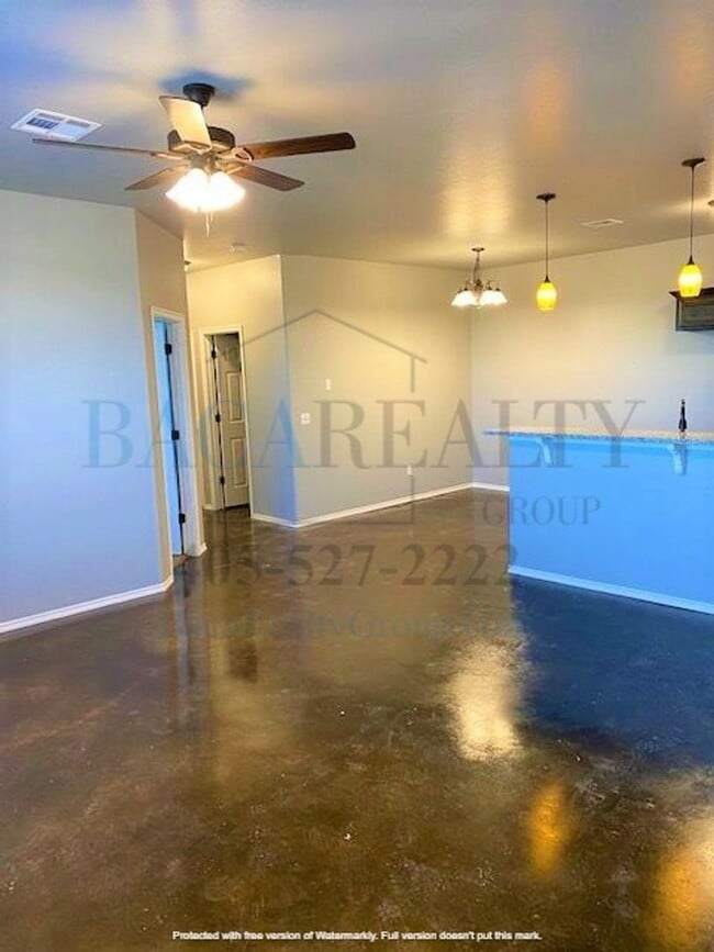 Building Photo - Move in Special - 3br 2ba duplex with 2 ca...