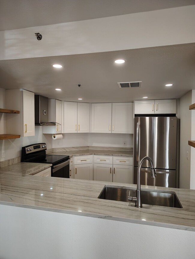 Building Photo - Gorgeous 1 Bedroom in Cherry Creek