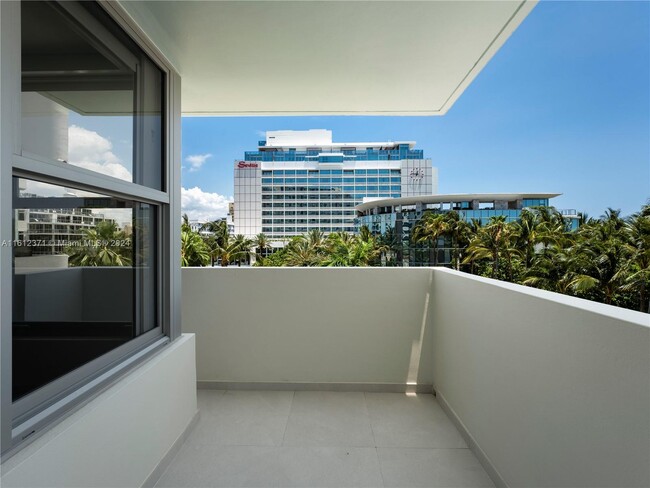 Foto del edificio - 2899 Collins Ave